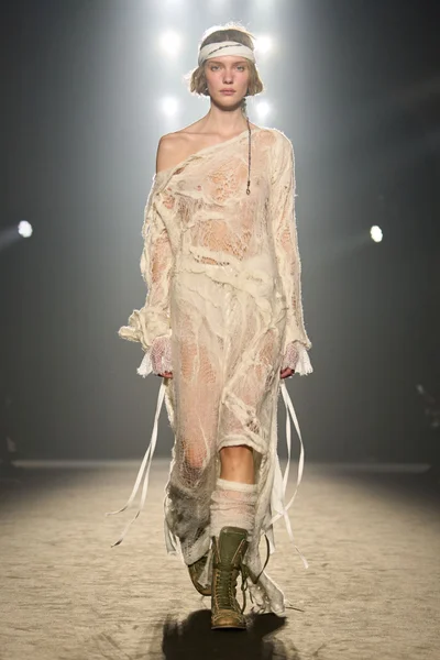Look 19